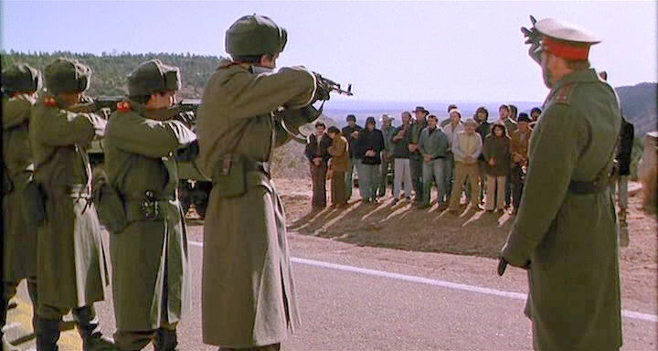 Кадр из фильма "Красный рассвет" (1984)