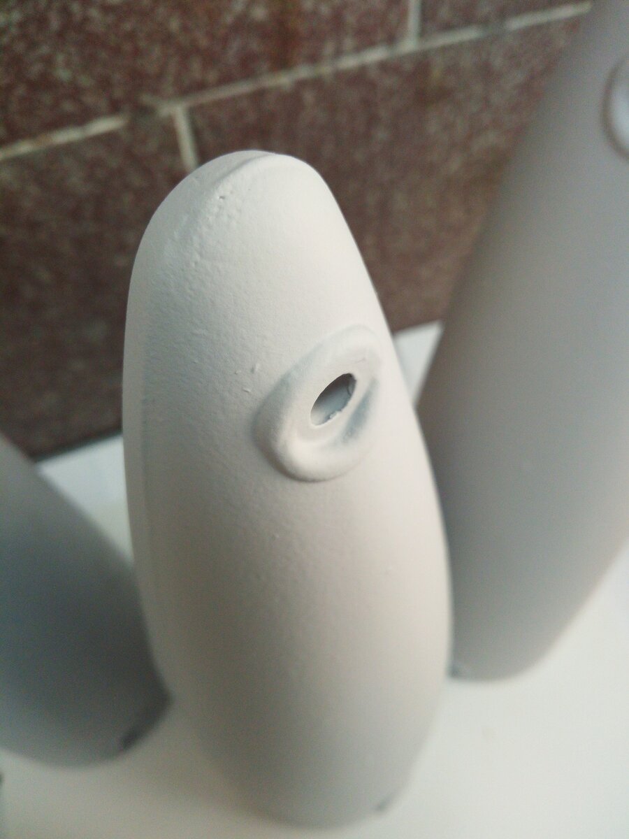 Нанесение шпатлевки.