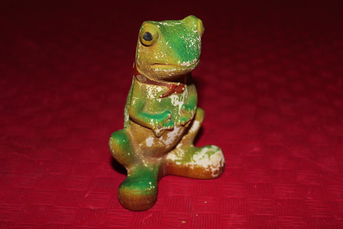 Игрушка-пищалка времен СССР. Фотография из личного архива автора.