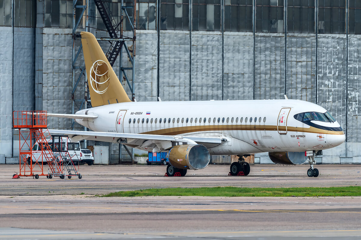 як-42 центр авиа deep purple. Superjet 100-75. Ra-89004 ssj-100. Ra-89004 ssj-100. центр юг авиакомпания.