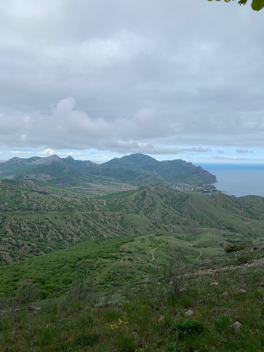 Весна в Крыму... вдали ... КараДаг и Магическое «Курортное»...