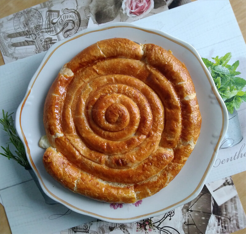 Слоеный пирог с сыром