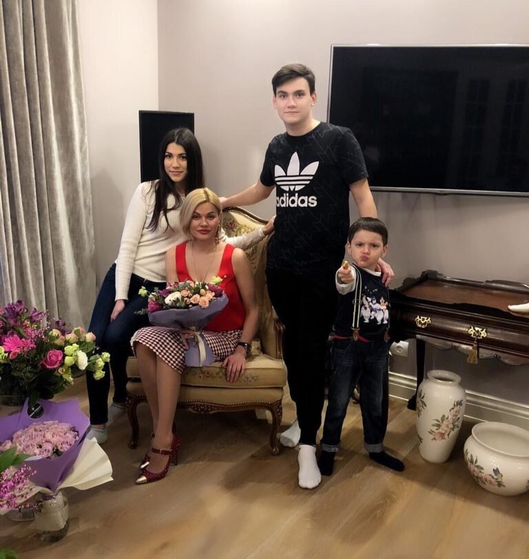 Ирина Круг с детьми