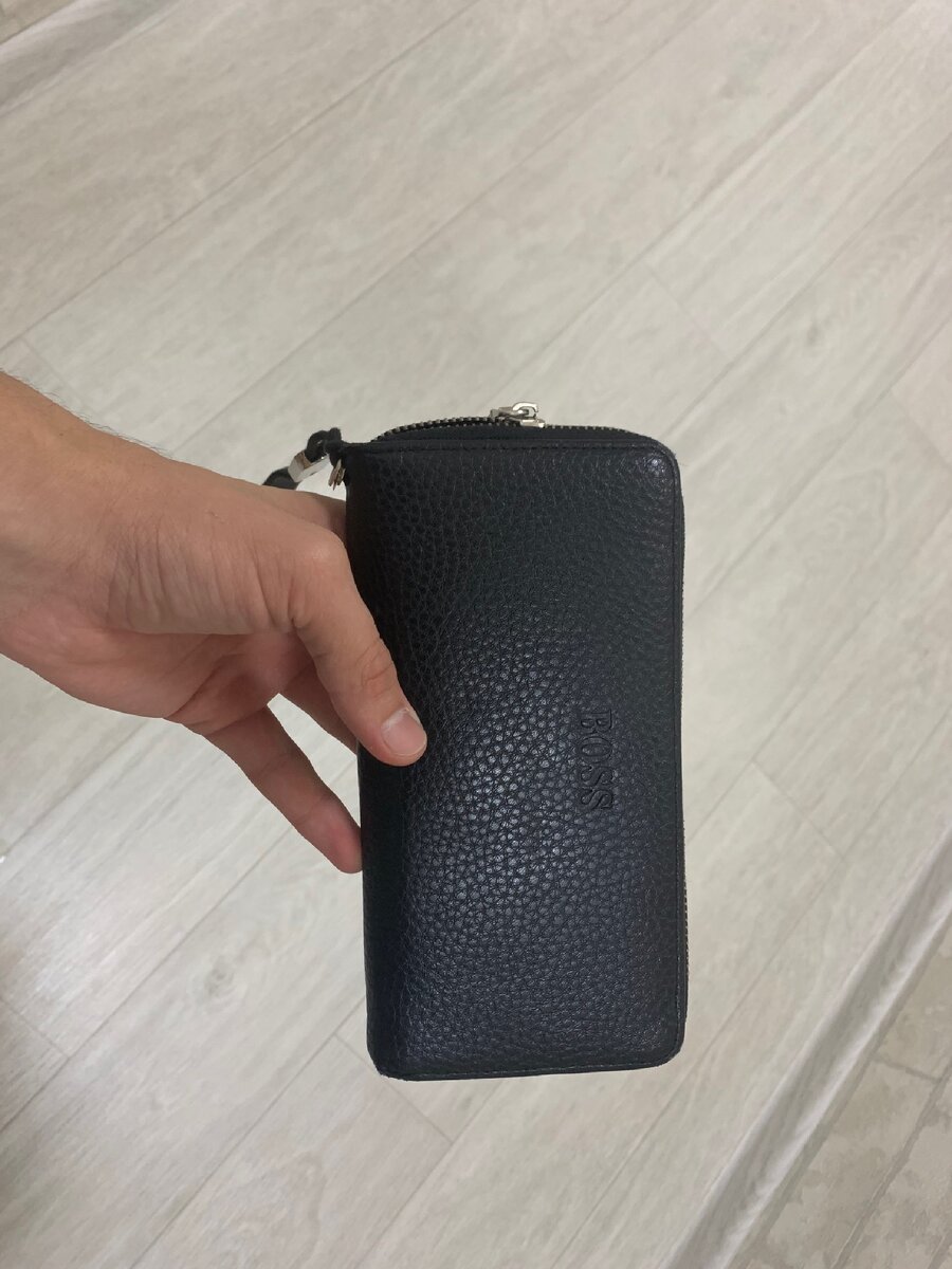 Вот в таком портмоне я храню свои документы, иногда забываю его. Благо, хоть сорка в машине лежит.