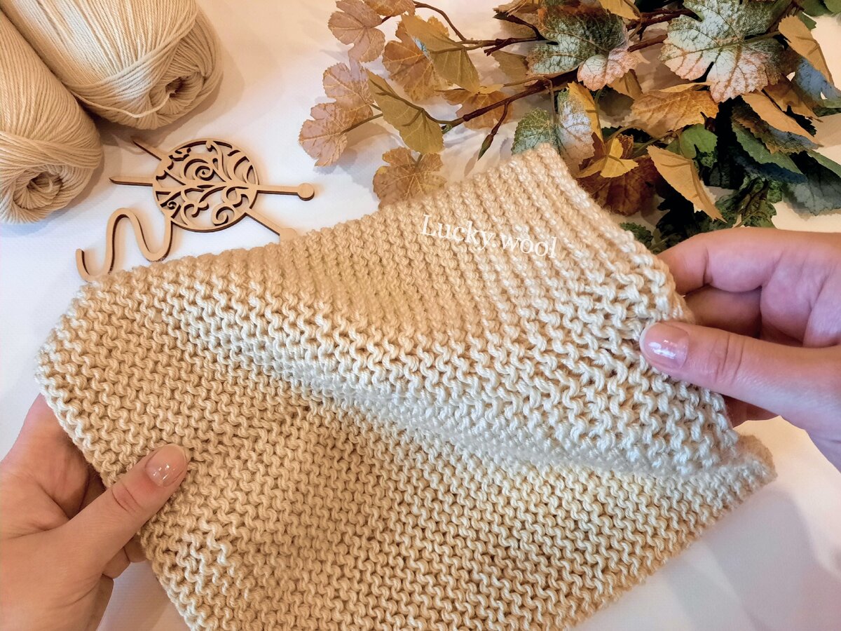 Снуд спицами в один оборот платочной вязкой.