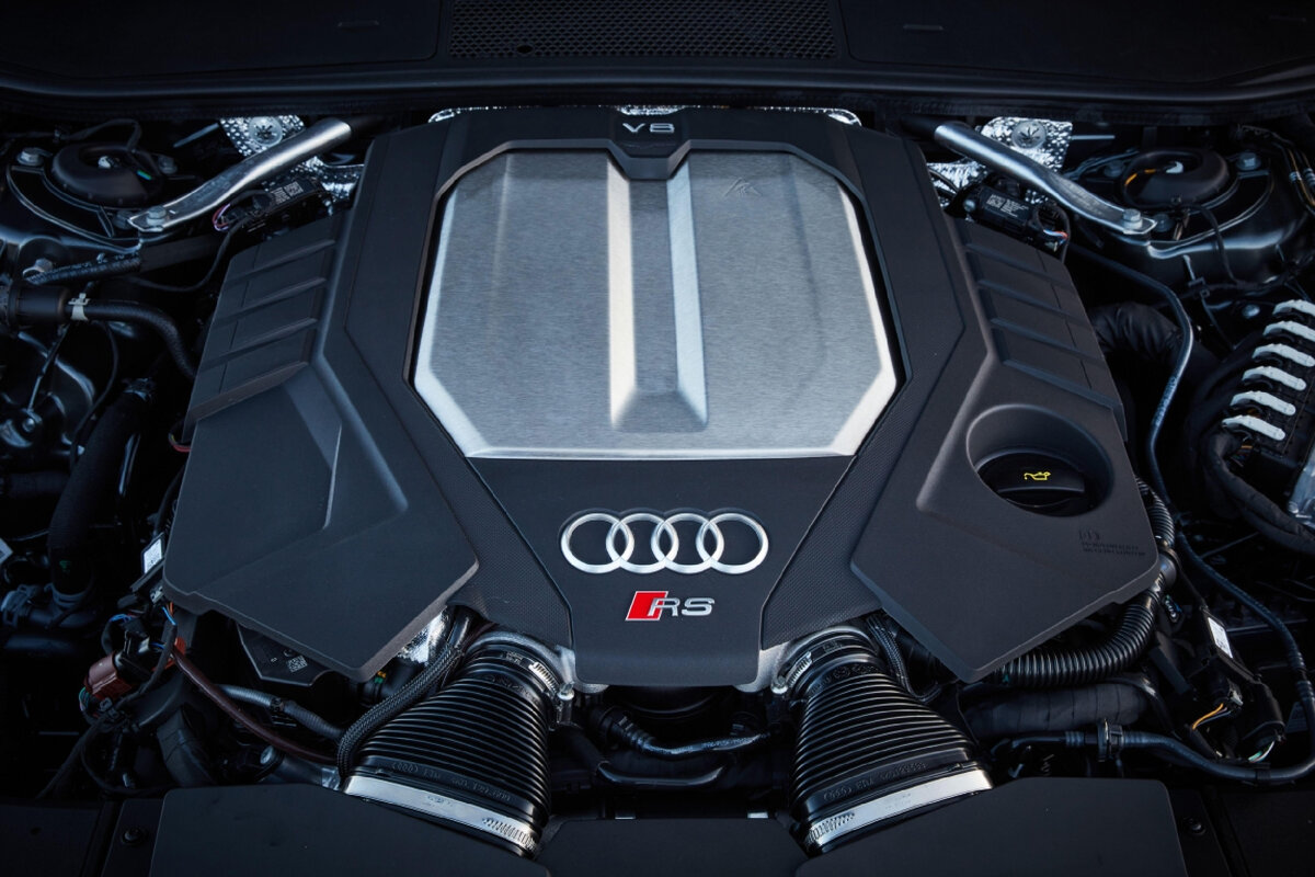 Подкапотное пространство “Audi RS7” 2021
