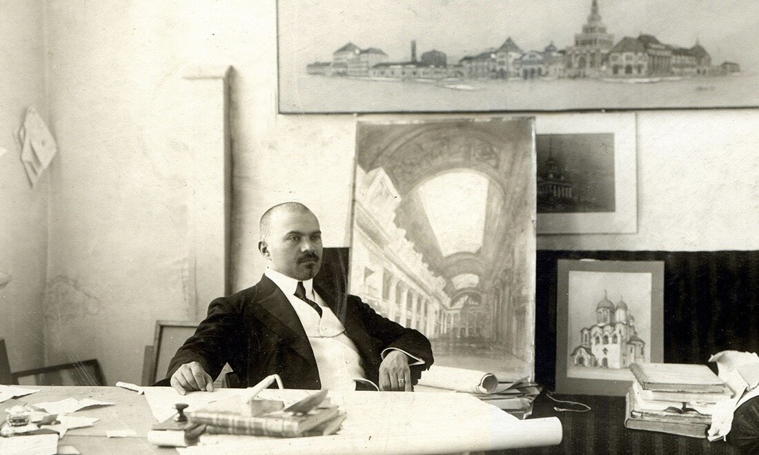 Алексей Щусев в мастерской проектирования здания Казанского вокзала (1914)