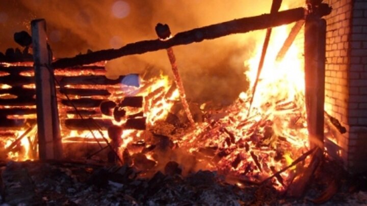                                                 Многие поселки просто сгорают, люди остаются без жилья.