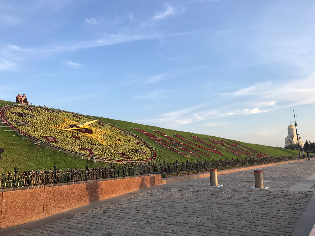 Вход в Парк Победы в Москве.