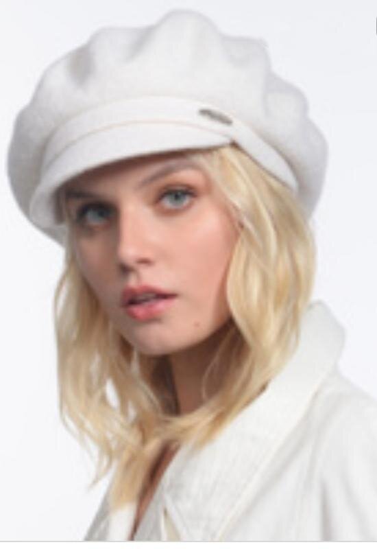 Стильная, нарядная, тепленькая кепка.