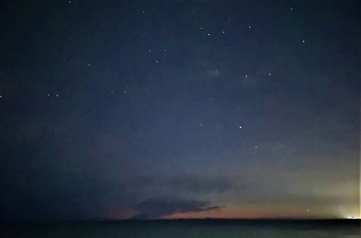 Это просто звездное небо. Мне понравилось, решила поделиться с вами.