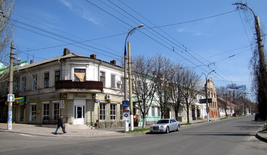 главная улица города херсон. улицы херсона. херсон улица суворова. город херсон украина. улицы херсона.