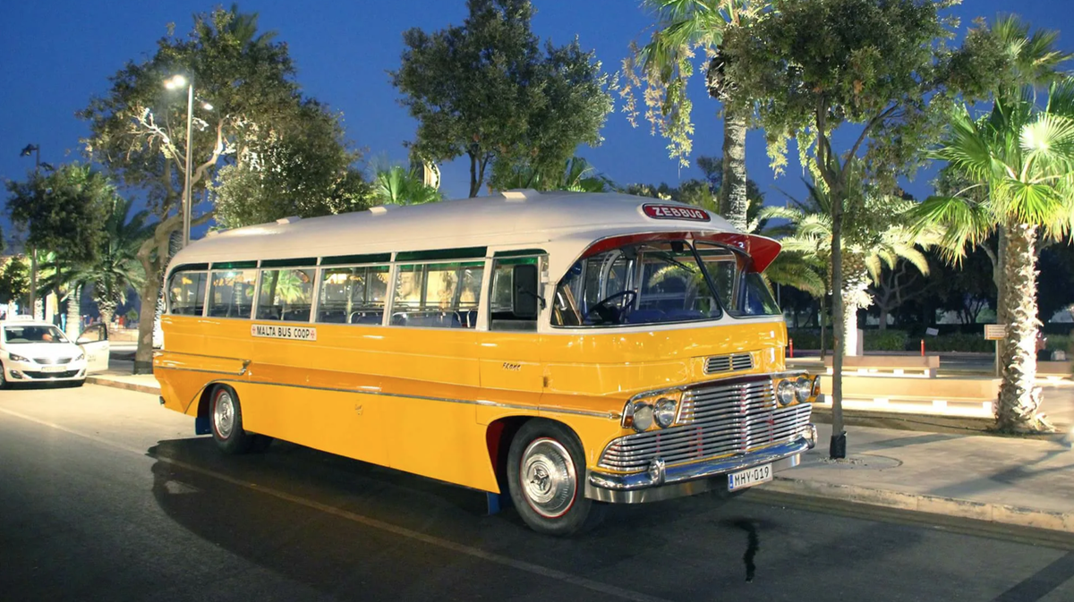 Ретро автобус на Мальте