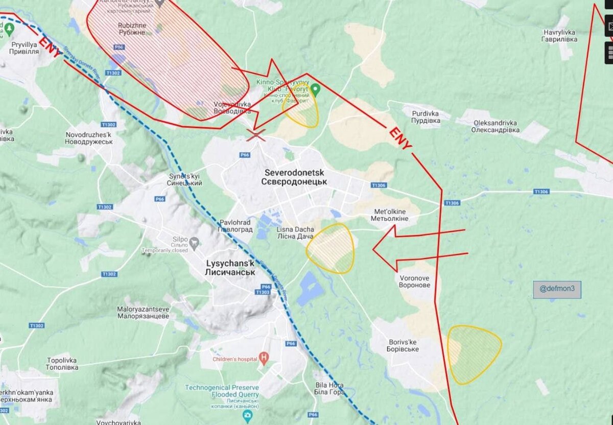 Северодонецк берут в клещи, заставляя обороняющихся растягивать силы на несколько флангов, а также лишая возможности для маневра и отступления.