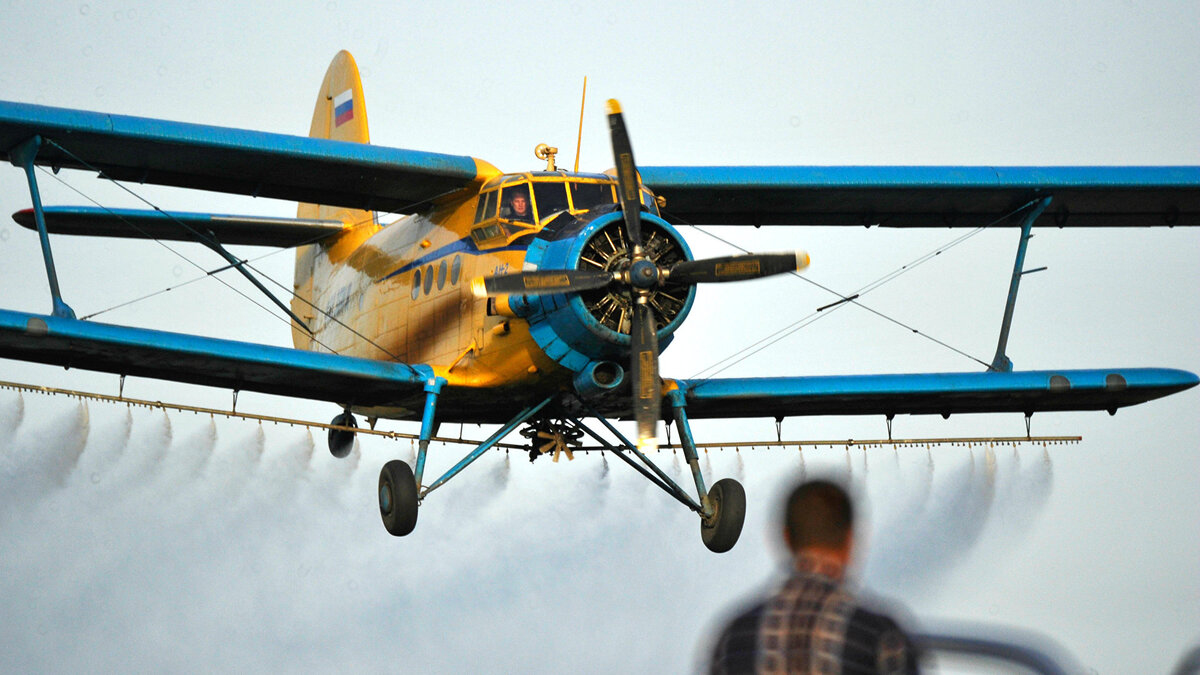 Мощность двигателя самолета ан 2 равна 740. Кукурузник АН-2. Самолёт-биплан АН-2. Сельскохозяйственный самолет АН 2. Легендарный кукурузник АН-2.