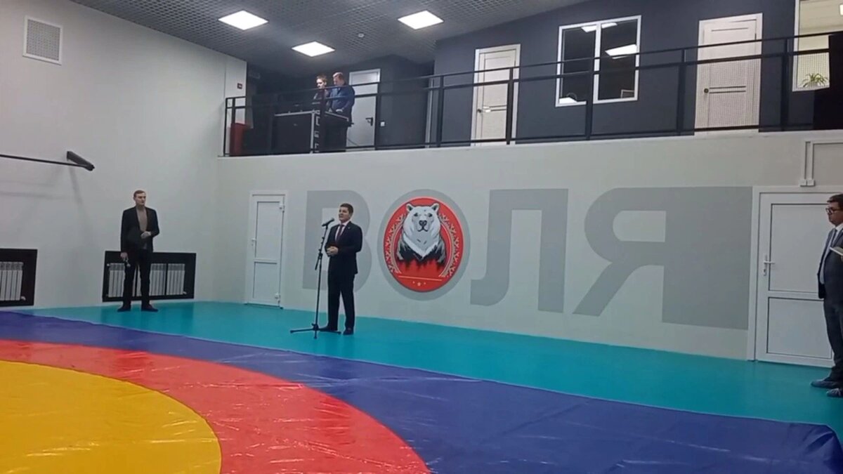 Сибирские медведи новый уренгой. Сибирские снайперы. Вольная борьба арамиль. Борцы сибири. Сибирские медведи новый уренгой тренер по вольной борьбе.