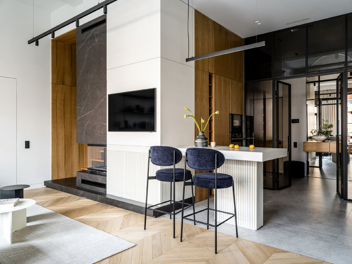 Реализация интерьера по проекту студии дизайна Dinamika. Барные стулья Sofas & Decor