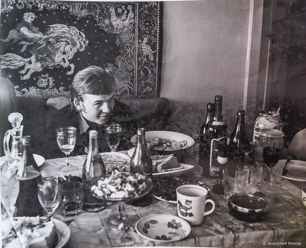 Самая популярная статья из двух тысяч, опубликованных здесь, называется "Что мы ели в СССР? Показываю свой праздничный ужин из 1973 года".