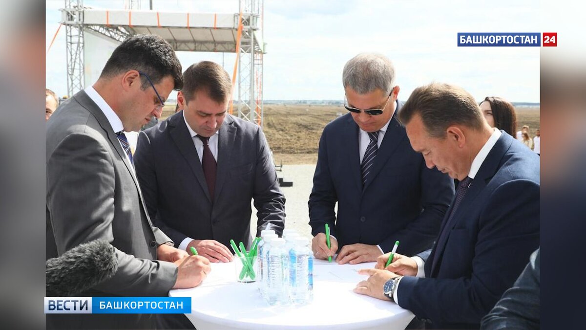    В селе Подымалово под Уфой заложили первый камень в строительство крупнейшего в Башкирии агропарка