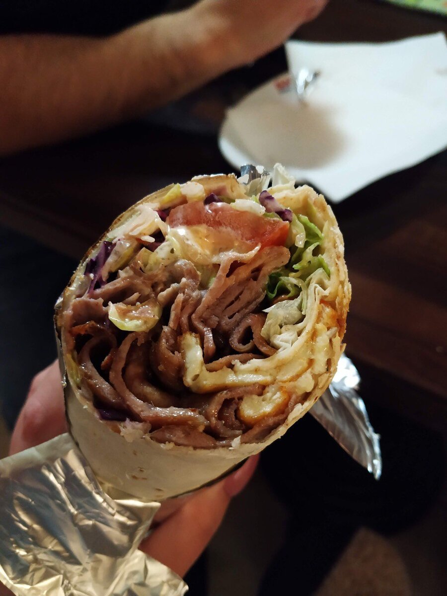 Турецкий дюрум - чем-то напоминает "нашу" шаурму