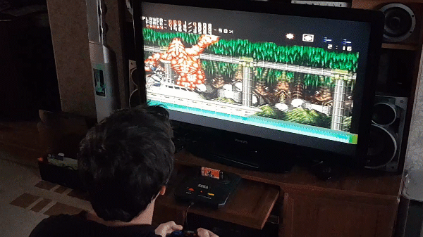 Когда закончится энергия мы можем бить на короткой дистанции достаточно сильно. С таким оружием можно пройти даже всю игру