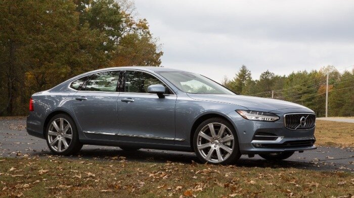 
Volvo S90 - гордый продолжатель славных традиций.
