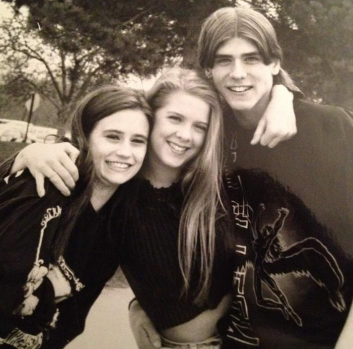 Джонни в 1995 году уже имел успех среди женского пола 