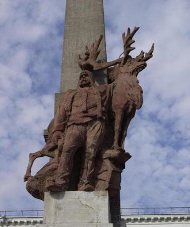 ОБЕЛИСК ПОКОРИТЕЛЯМ СЕВЕРА                                                                                                                  