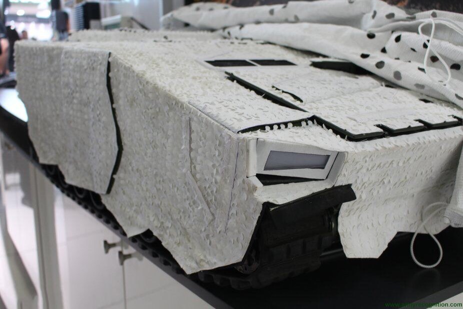 Двухсторонняя расцветка камуфляжа позволяет использовать его на различном снеге, как в низинах, так и на возвышенностях