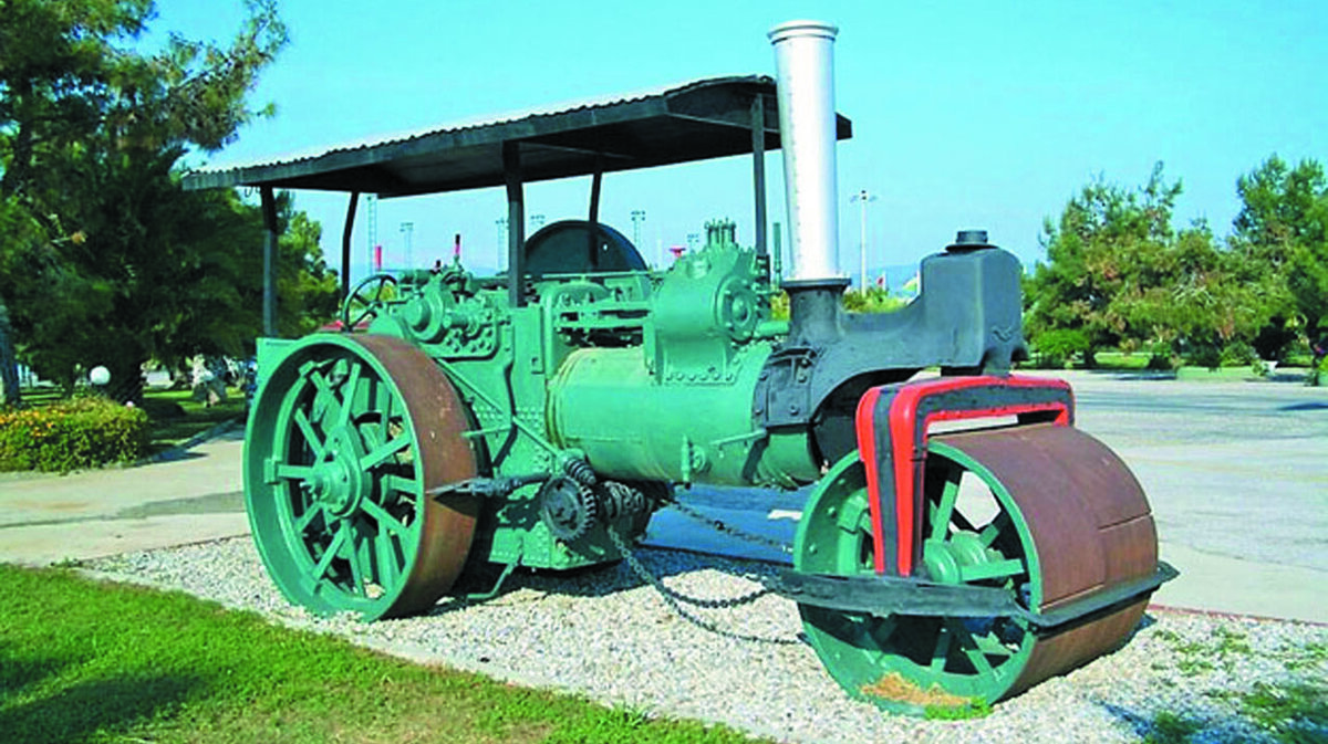 Паровой асфальтный дорожный каток 19 век