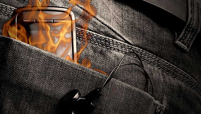 Если телефон находится в кармане, сумке или плотном чехле, это может привести к повышению его температуры. Также не оставляйте свои смартфоны в местах, на которые падают прямые солнечные лучи.
