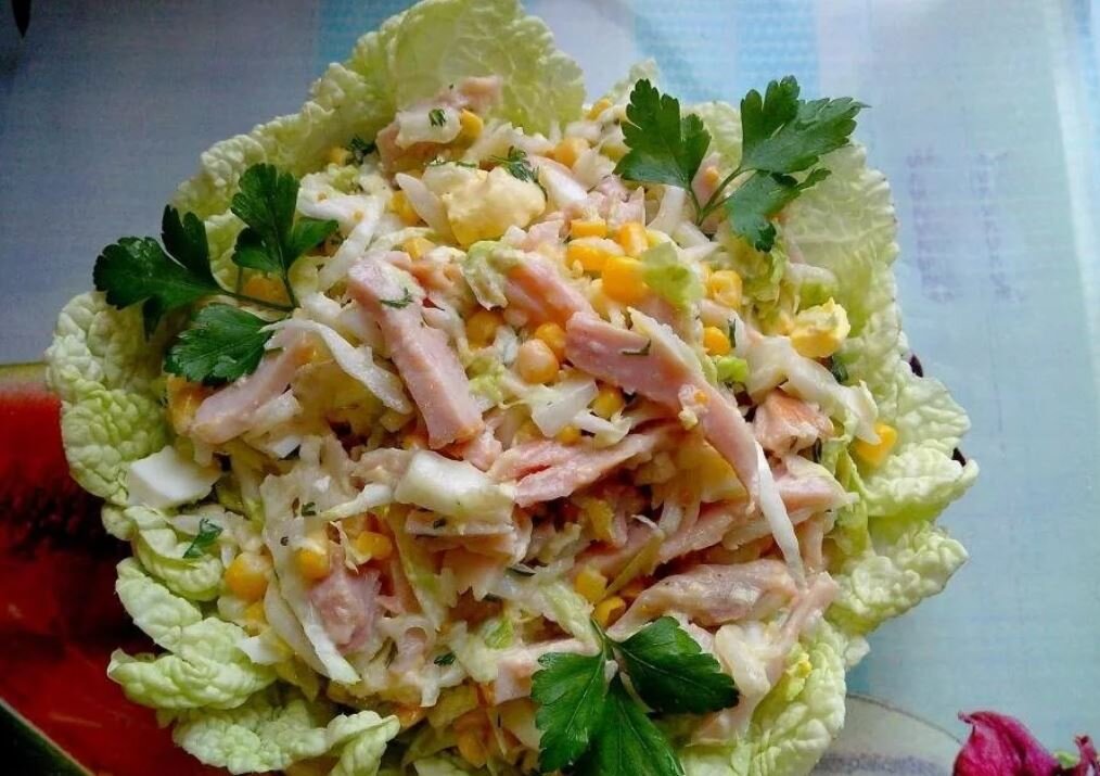 Салат из копченой курицы: 4 популярных рецепта