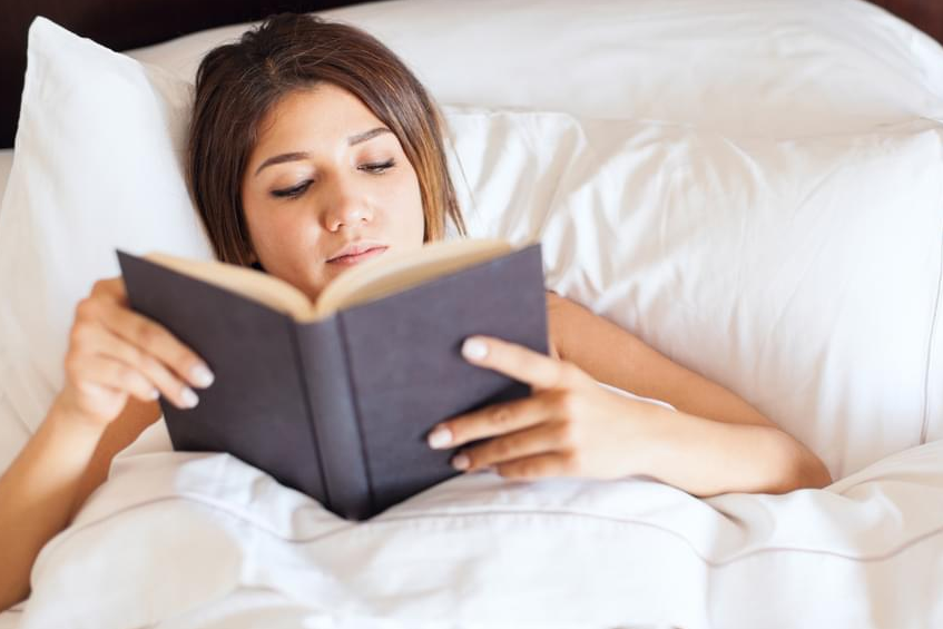 Читать лежа в постели
