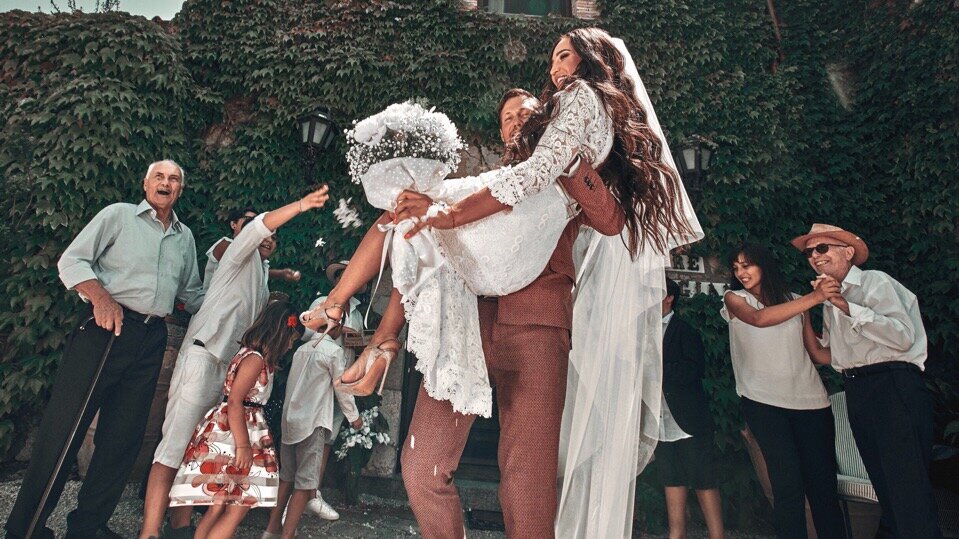 Кадр из фотосессии Ольги Бузовой и Александра Гринева / Источник: https://vk.com/zabuzovy