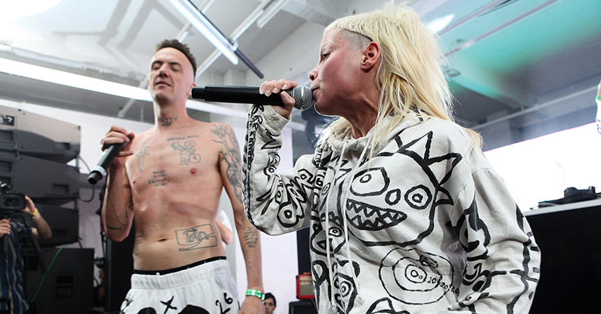 Die antwoord казахстан. Antwoord группа. Группа ди антвурд. Йоланди Фиссер. Группа ЮАР die antwoord.