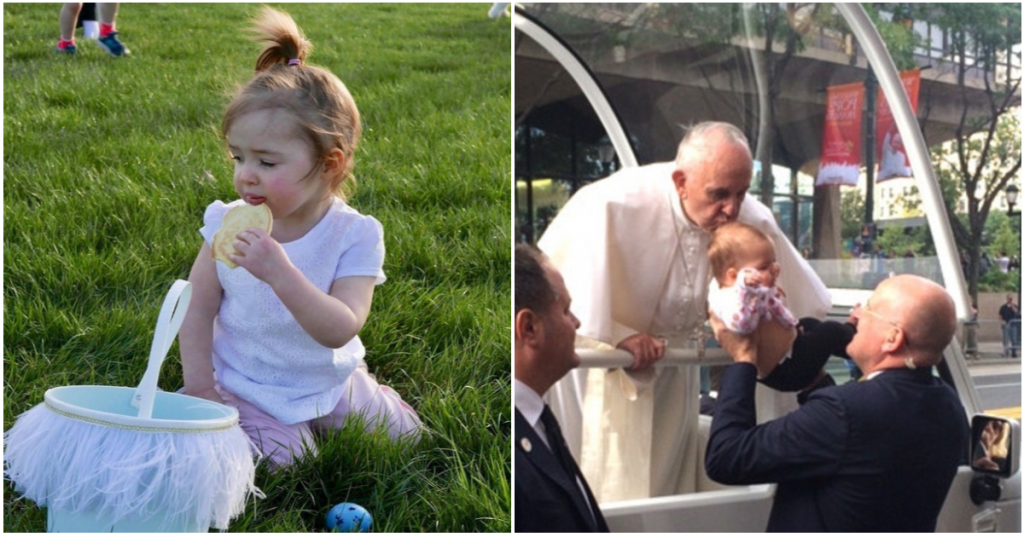  Снимок запечатлевший как Папа Римский целует в голову маленькую девочку во время поездки в США мгновенно распространился в интернете по всему миру.
