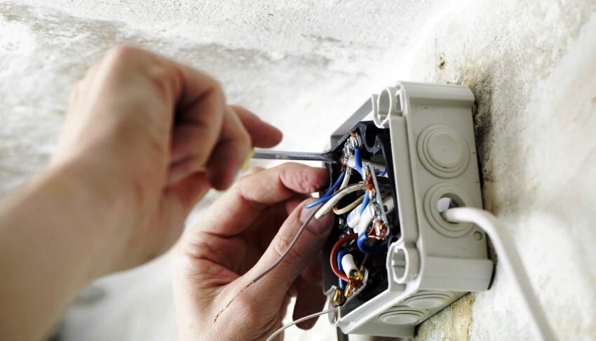 Как соединить провода в распределительной коробке