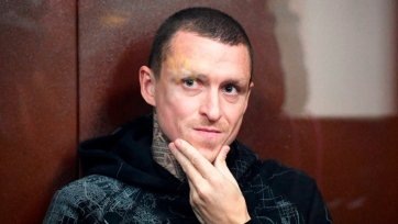 Мамаев очень хочет увидеть жену, он переживает за Алану и детей. К нему приходит около 50 писем в день, ему помогает отвечать на них его сокамерник – потому что параллельно Мамаев общается с родными и близкими и изучает материалы дела.
