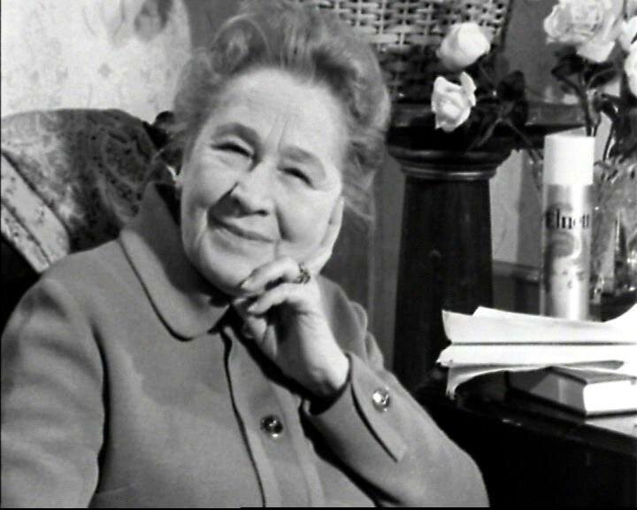 "В некотором царстве, в некотором государстве жила-была…"  Этот завораживающий голос знают и помнят многие зрители.-3