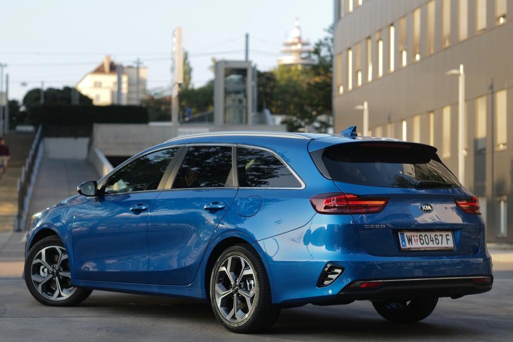 Kia Ceed SW 2018 - фото с сайта allcarz.ru