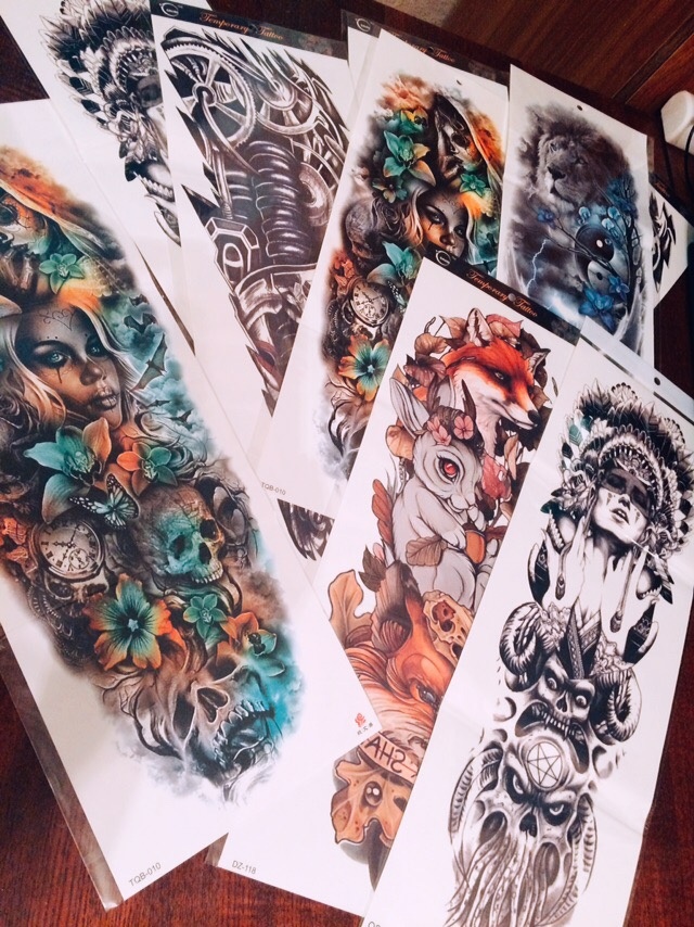 
Давайте заглянем на всеми известный рынок  и найдём там нечто...
Всем мы с Вами помним про "Hubba Bubba" но то что можно купить сейчас куда лучше и симпатичней чем было в детстве! 
Я нашёл несколько десятков очень красивых, временных тату и их там огромное количество начиная от самых маленьких и заканчивая большими во всю руку! 
Цены приятно уделяют, от нескольких десятков центов и до нескольких долларов
Например тату 21х15 см обойдется в 69 центов а большой цветной рукав в 1.79 долларов. 
Я закупался на 5 тыс. рублей потому что хотел попробовать всё, заказывал не только себе но и  в подарок друзьям и мне очень понравилось!
Доставка заняла от 14 - 29 дней, быстро пришли мелкие тату, затем пришли большие (рукава).
Наносятся очень просто, на предполагаемое место нанесения прикладывается вниз картинкой и просто мочится(желательно мокрым полотенцем), при этом бумага промокает и проявляется картинка, как только картинка проявится полностью - убираем бумажку. Тату готово!
Смотрится очень и очень круто, чуть-чуть блестит и это только вначале. Конечно очень важный вопрос - "Сколько держится? " - тут всё зависит от места. Например очень долго продержится на ногах, спине и груди (10-20 дней ), на руках чуть меньше (5-12 дней ). 
Подводя итог моей покупки - я остался доволен и оценил продавцов на али - 5 звёздами. 
Если Вы задумываетесь о настоящем тату но всё не как не можете определиться - временная тату это то что Вам нужно! 
Спасибо что дочитали до конца, буду признателен если Вы подпишитесь, а я в свою очередь в скором будущем найду что нибудь крутое на просторах интернета и покажу это Вам! До скорого...