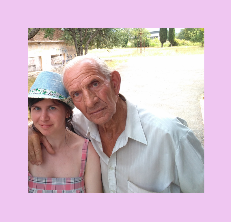 Этот вот тот самый черногорский дедушка и момент неловкого селфи, где я старательно выворачиваюсь