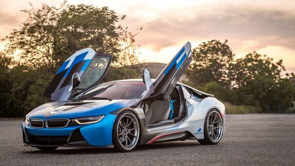      «BMW I8» 