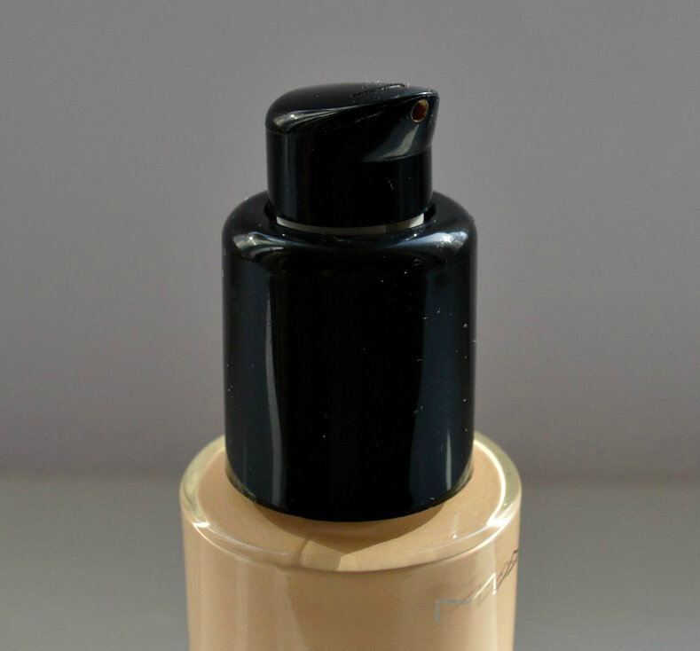 MAC Studio Fix Fluid в оттенке NC 15