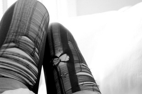 Как сделать дырки на джинсах в домашних условиях: модный маст-хэв своими руками