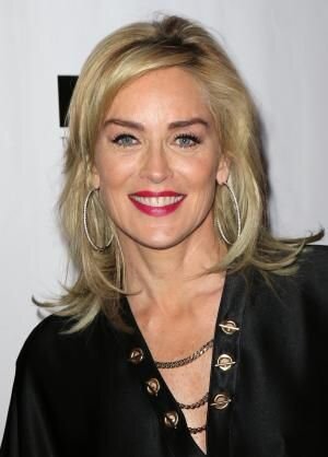 фото с сайтаhttps://www.pinterest.ru/ грамотно выделенные брови отвлекут внимание от нависшего века