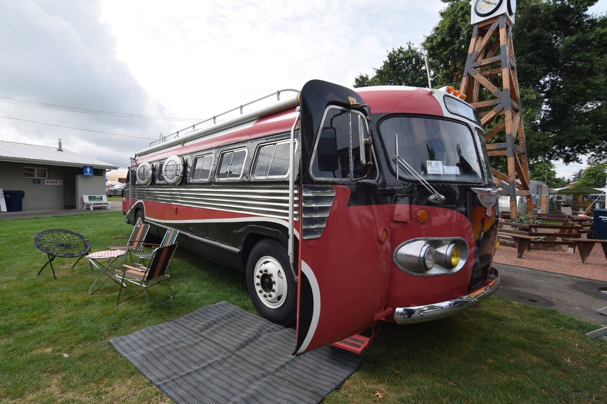 Автодом на шасси автобуса 1948 Flexible с шикарным интерьером | Все о  грузовиках – Trucksplanet | Дзен