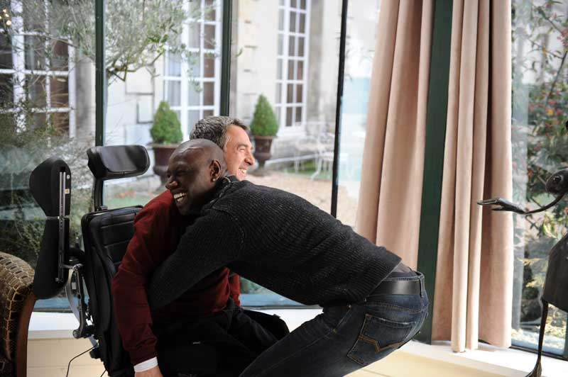 В 2011 году на мировые экраны вышел фильм французского производства "Неприкасаемые". Российскому зрителю он станет известен как "1+1". Сюжет фильма можно отнести к историям в духе "принц и нищий".-5