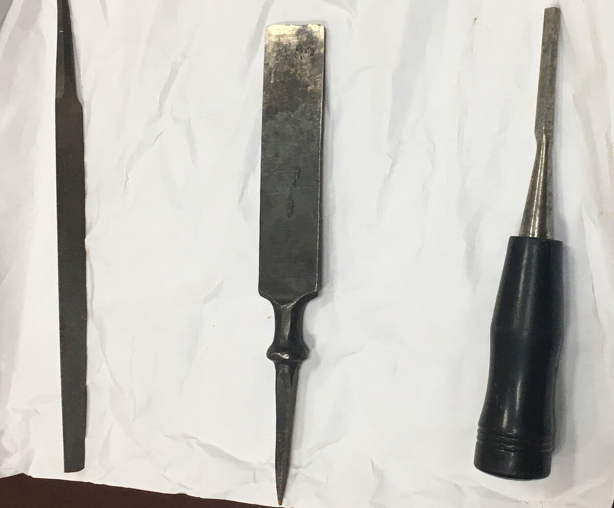 Орудие преступления в середине. Сын опознал его моментально.