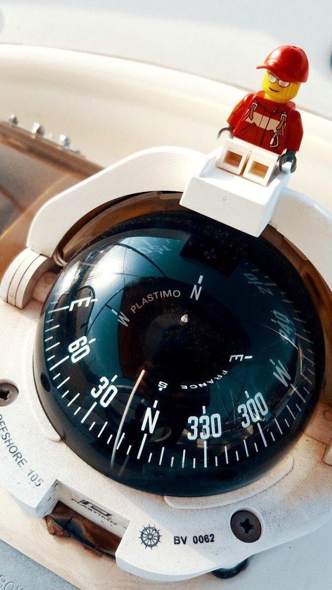 Любое приложение требует разрешения от объекта слежки